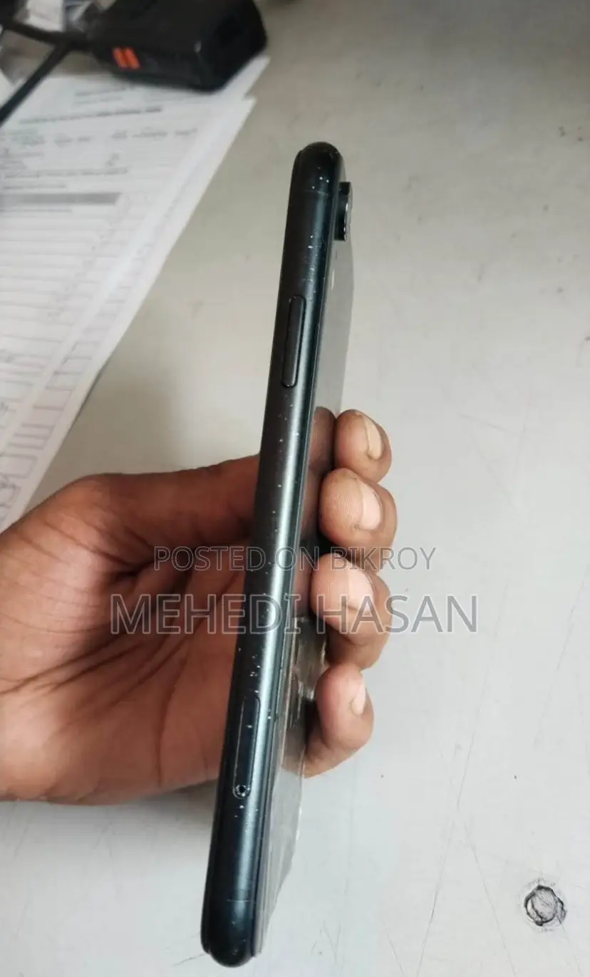 অ্যাপল আইফোন এক্সআর ১২৮ জিবি ব্ল্যাক