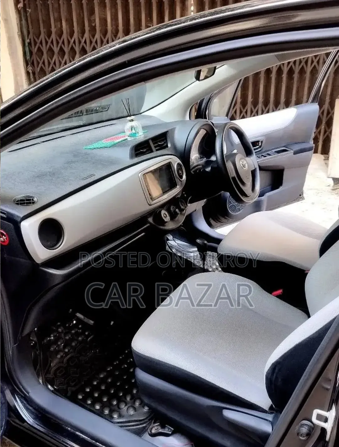 Toyota Vitz 1.0 Front-Wheel Drive 5-door 2010 Black