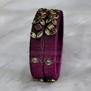 হাতের তৈরি চুড়ি।
