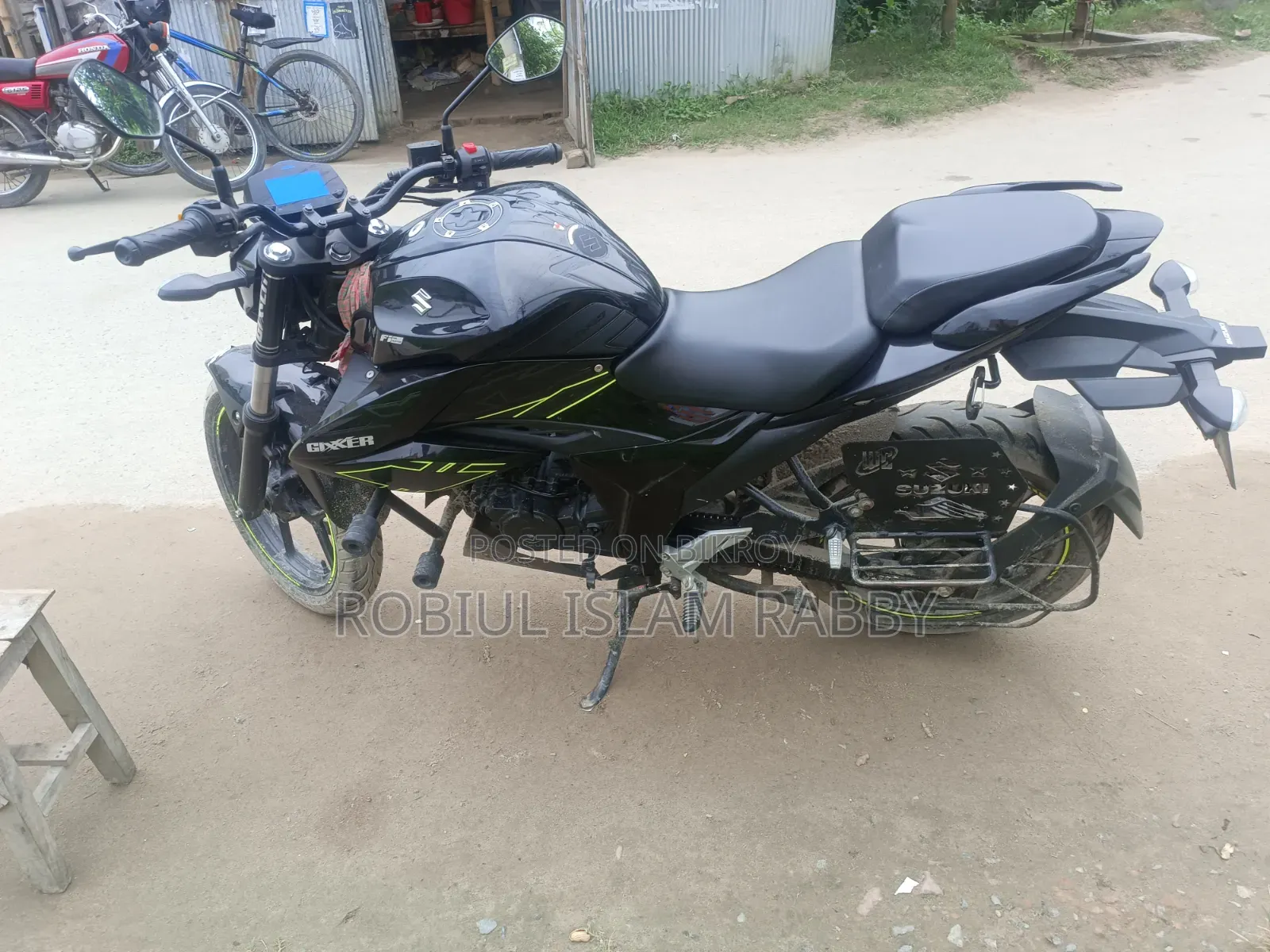 সুজুকি জিক্সার ২০২৫ ব্ল্যাক