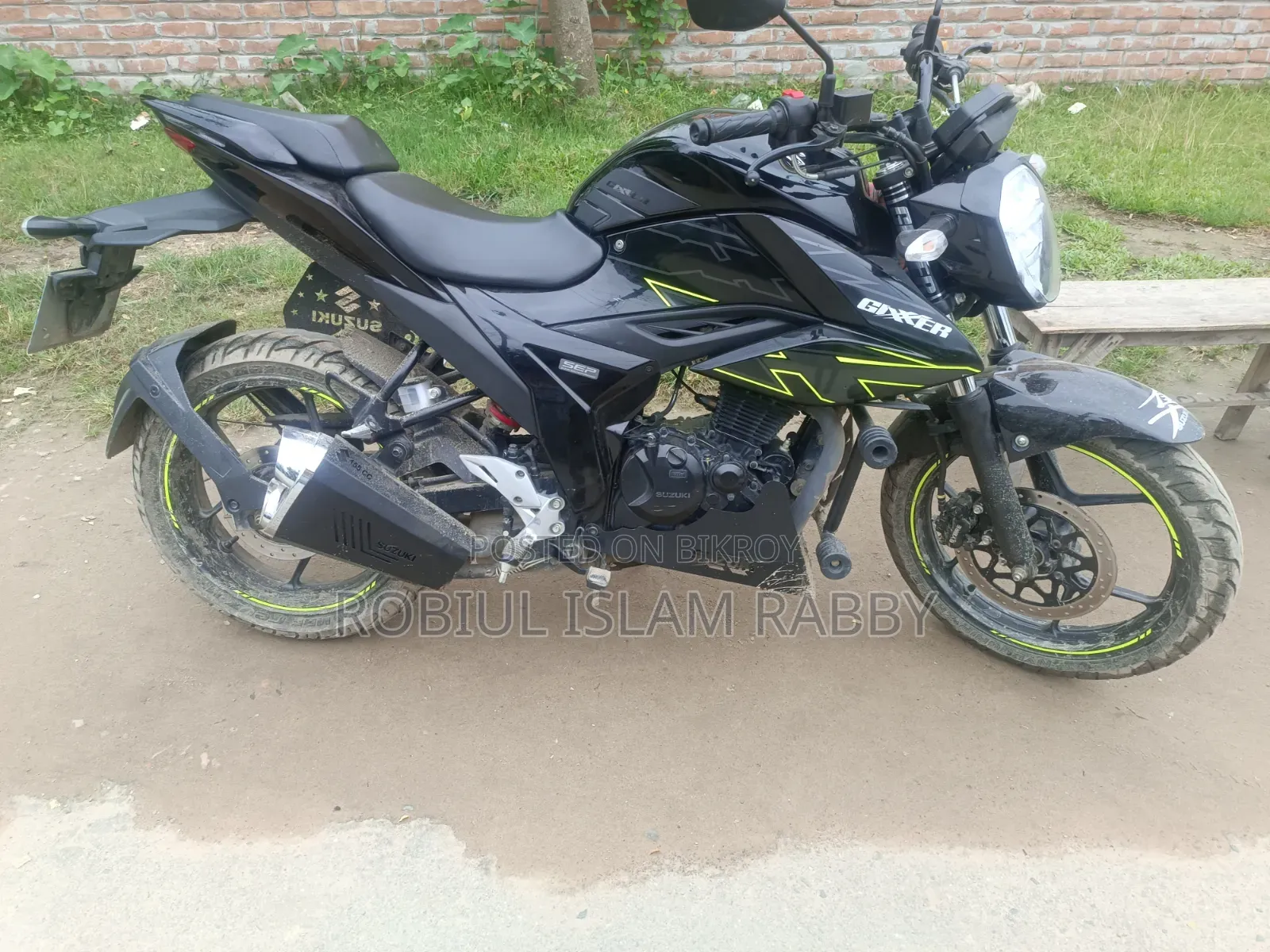 সুজুকি জিক্সার ২০২৫ ব্ল্যাক