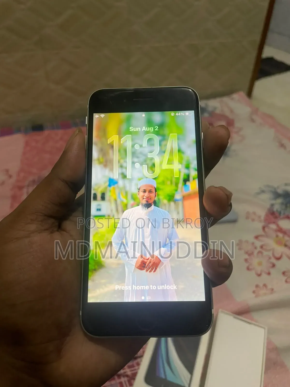 অ্যাপল আইফোন এসই ১২৮ জিবি হোয়াইট