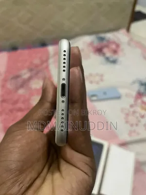 অ্যাপল আইফোন এসই ১২৮ জিবি হোয়াইট