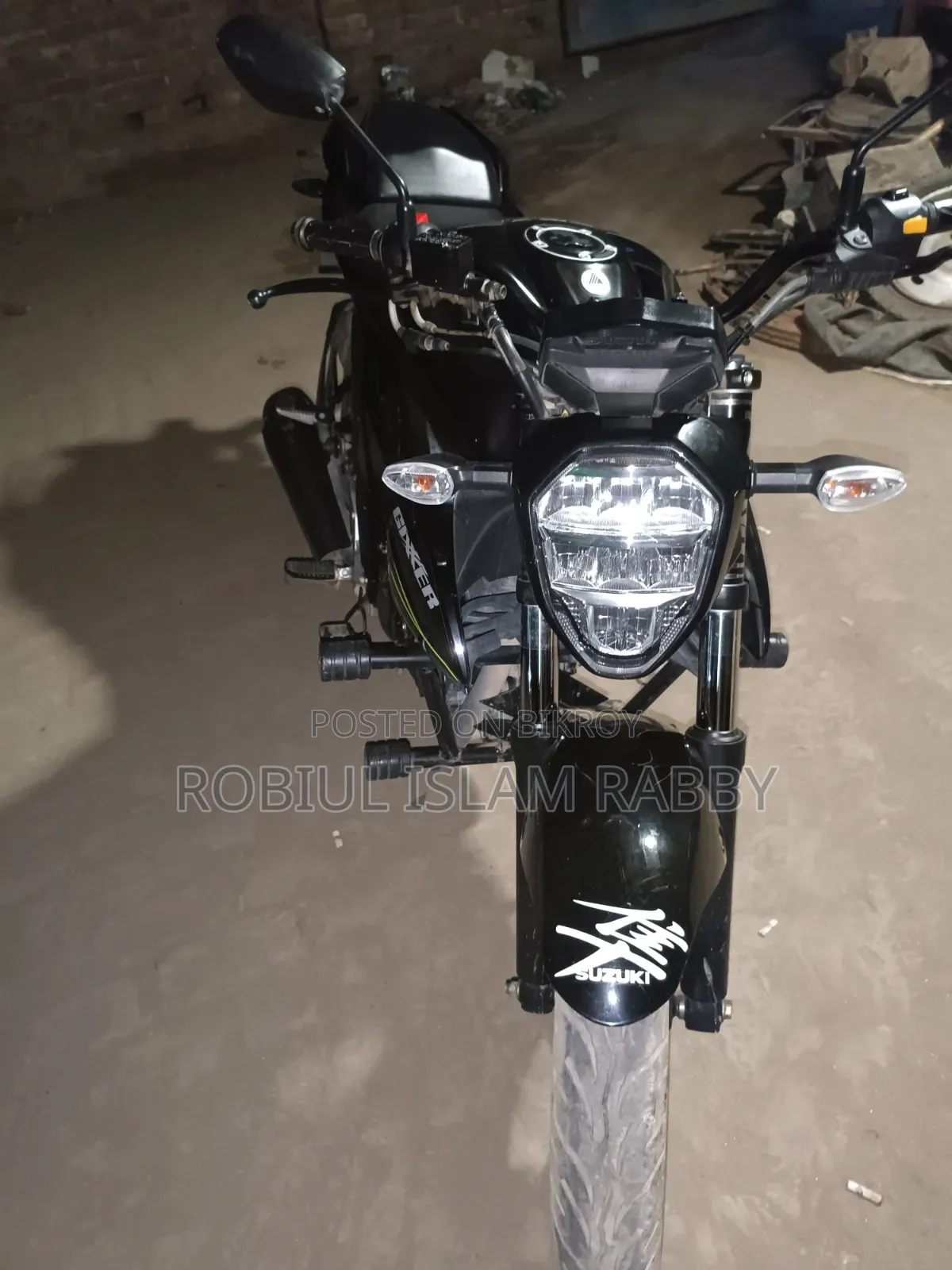সুজুকি জিক্সার ২০২৫ ব্ল্যাক