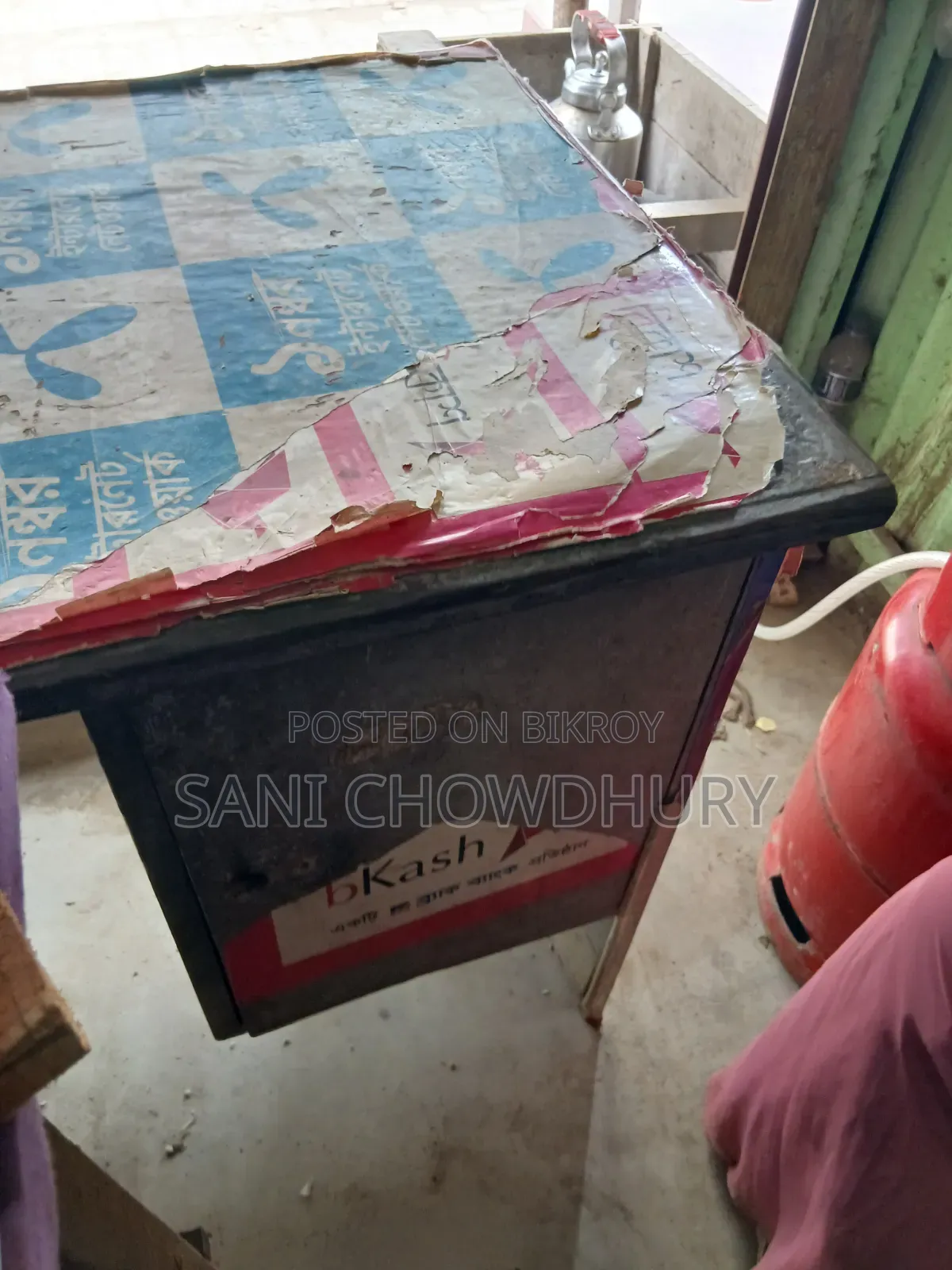 টেবিল বিক্রি করা হবে