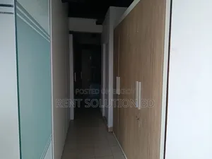 সুন্দর ইন্টেরিয়র সমৃদ্ধ সেমি ফার্নিশড কমার্শিয়াল অফিস স্পেস