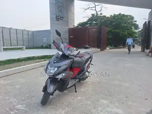 ইয়ামাহা ২০১৯ গ্রে