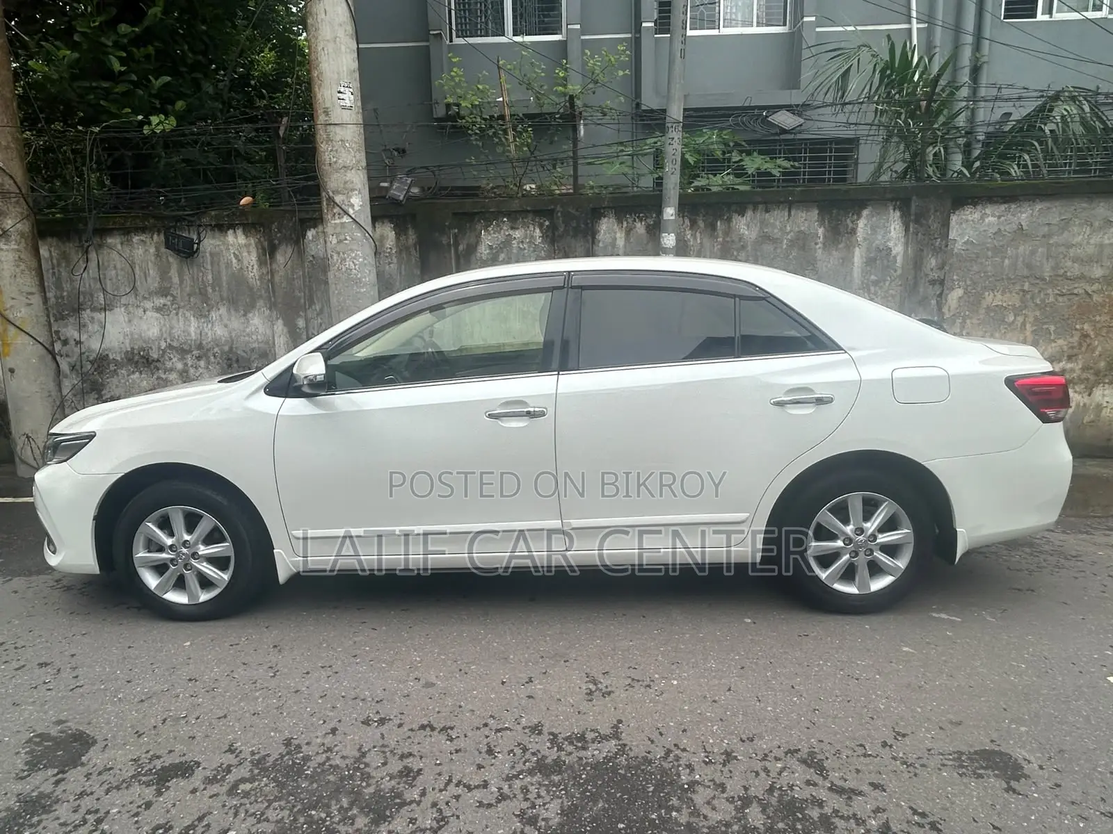 টয়োটা প্রিমিও ২০১৯ পার্ল