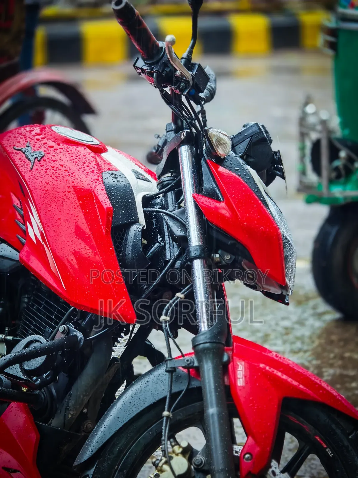 TVS Apache 160 4V 2023 Red