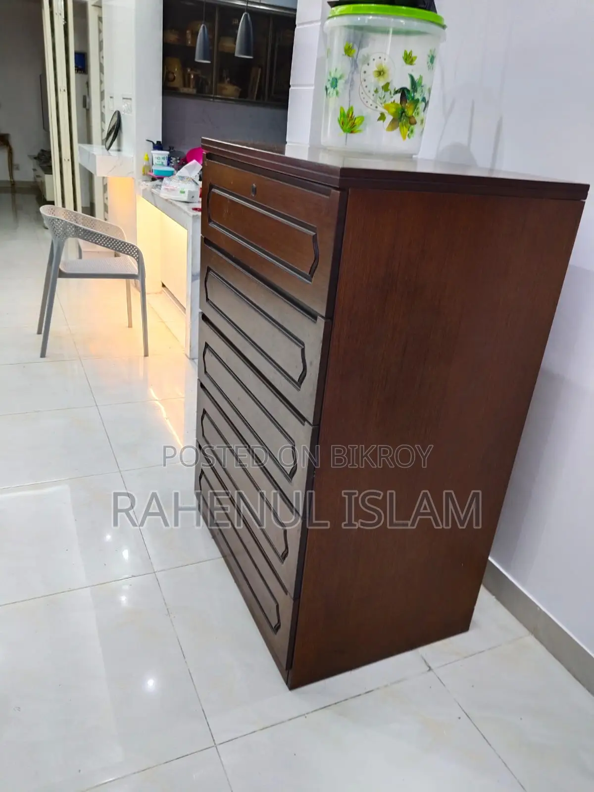 হাতিল ওয়ার্ডরোব
