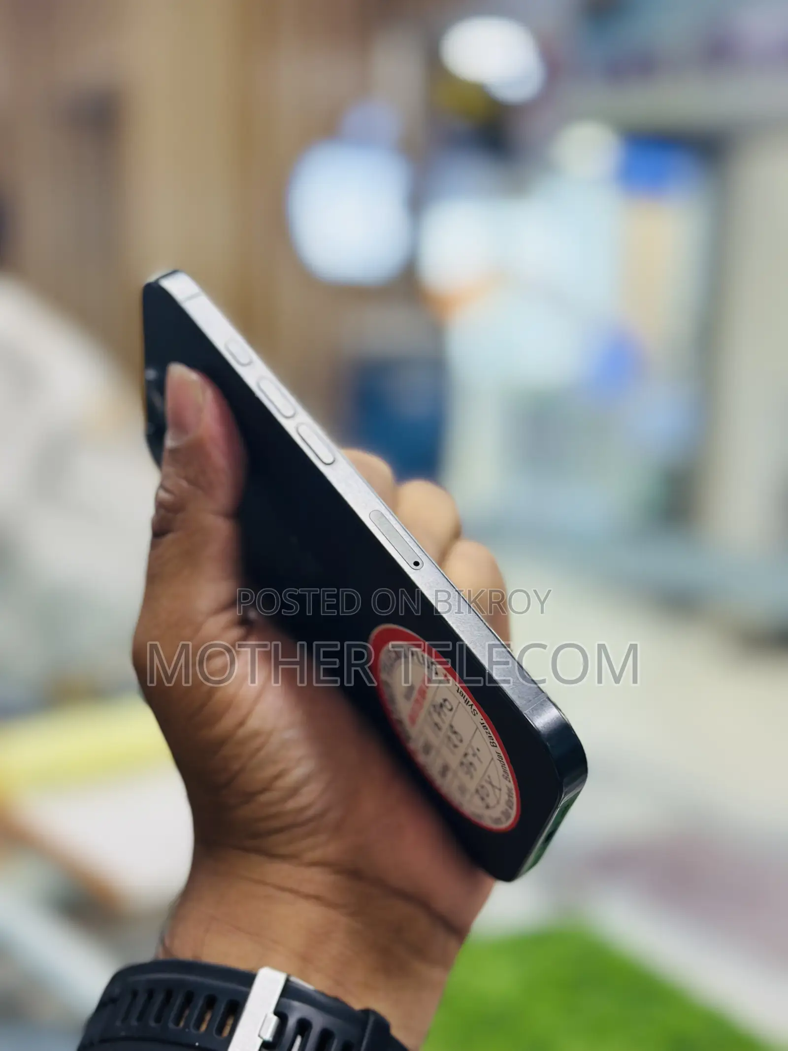 অ্যাপল আইফোন ১৬ প্রো ১২৮ জিবি ব্ল্যাক