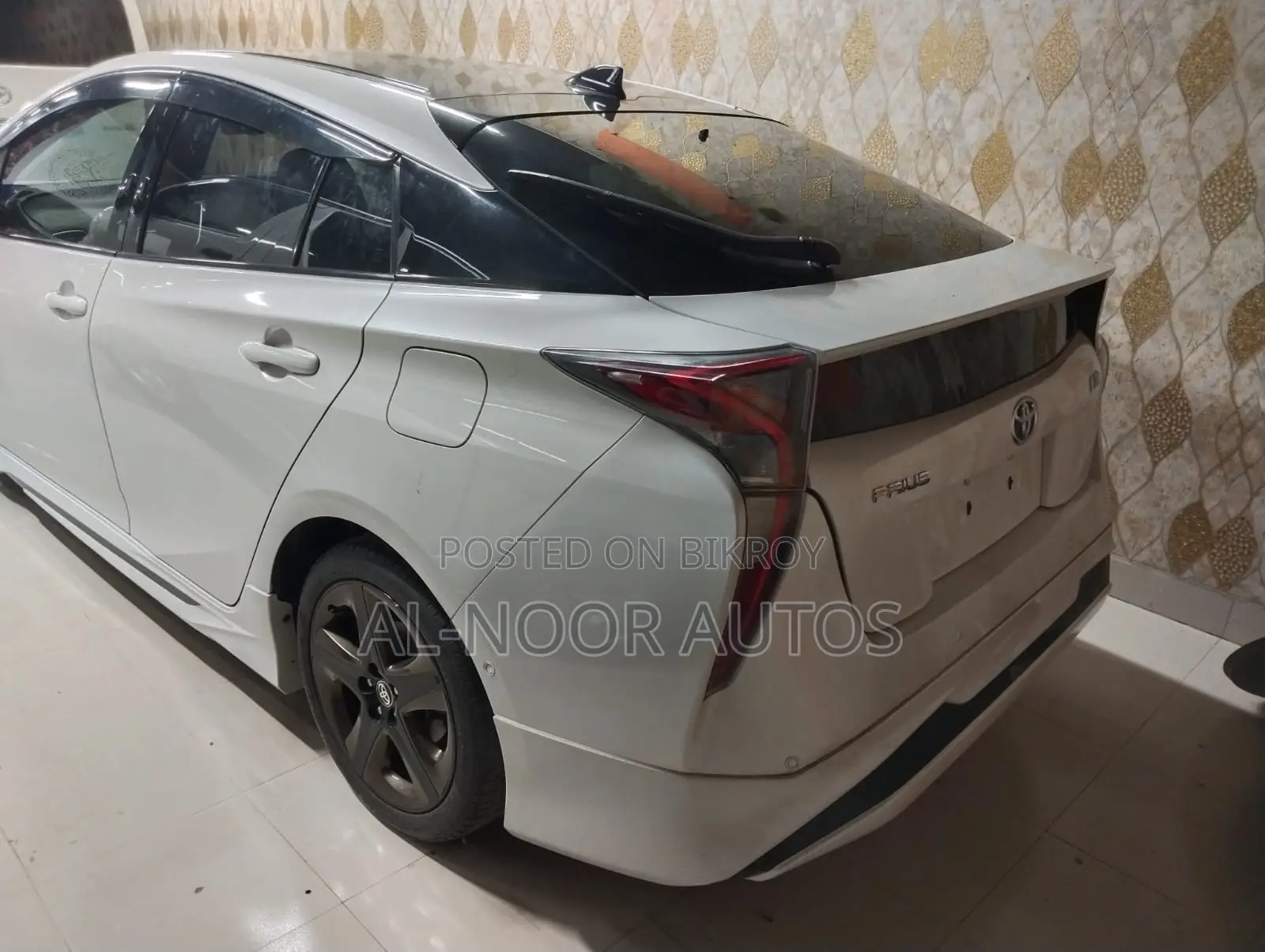 টয়োটা প্রিয়াস ২০১৮ পার্ল
