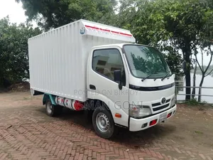 টয়োটা ডাইনা ডেলিভারি ভ্যান
