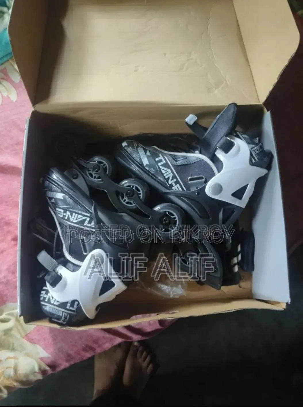 Tian E Skating Shoes