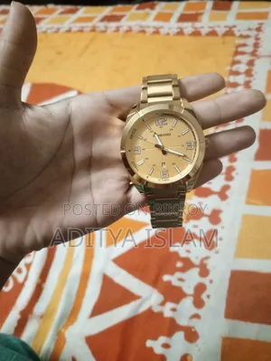 A Binbond brand gold-colored quartz watch.