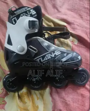 Tian E Skating Shoes