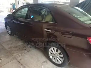 টয়োটা প্রমিও ১.৫ ফ্রন্ট-হুইল ড্রাইভ ২০১৬ লাল