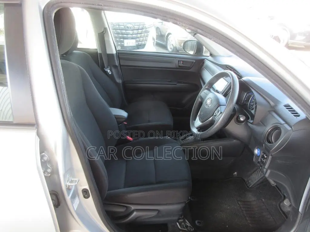 Toyota Axio 2021 Silver