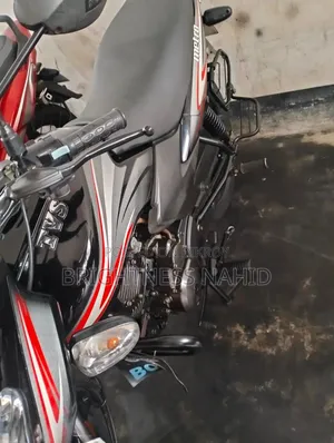 টিভিএস মেট্রো ২০২২ কালো