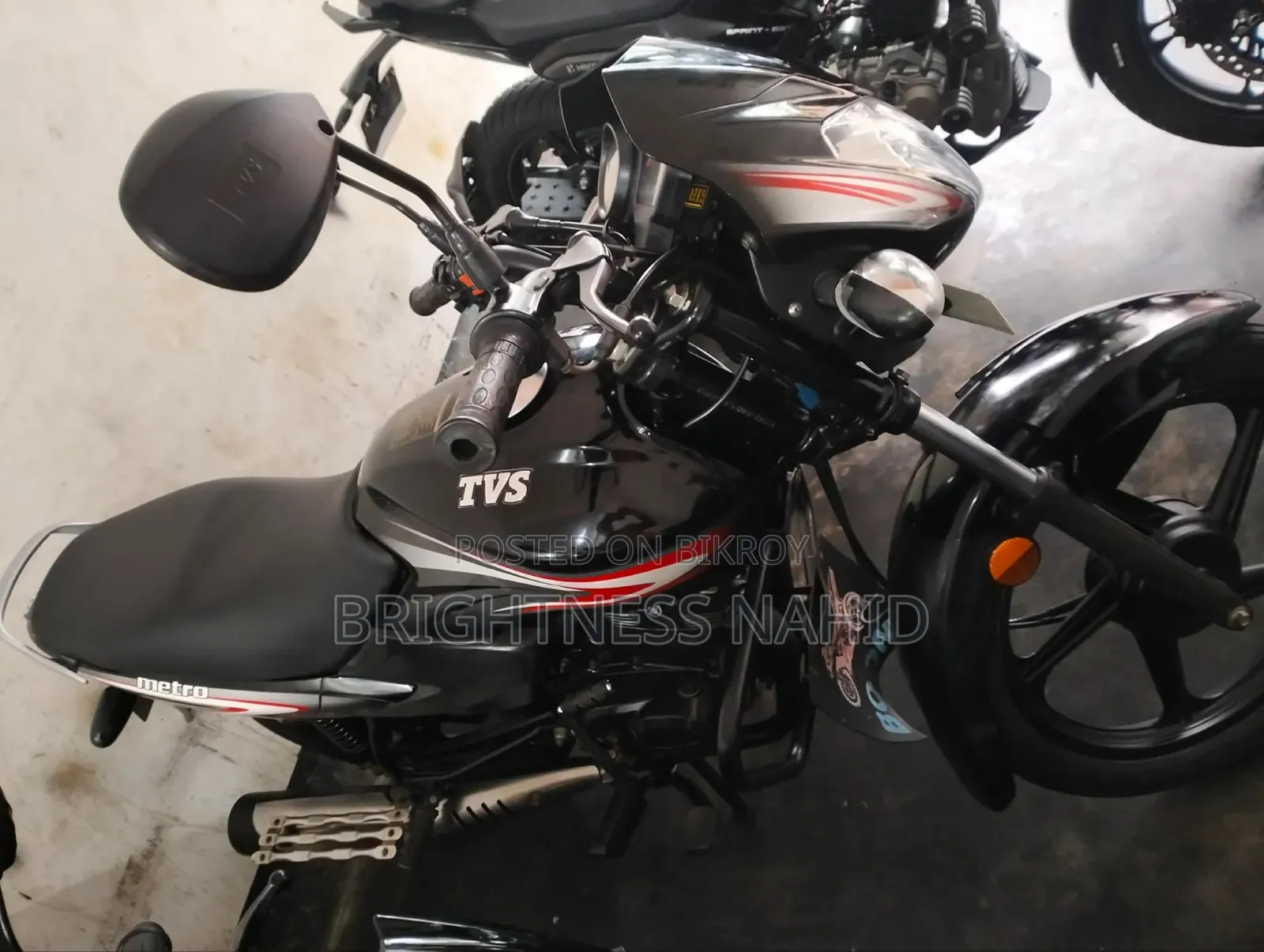 টিভিএস মেট্রো ২০২২ কালো