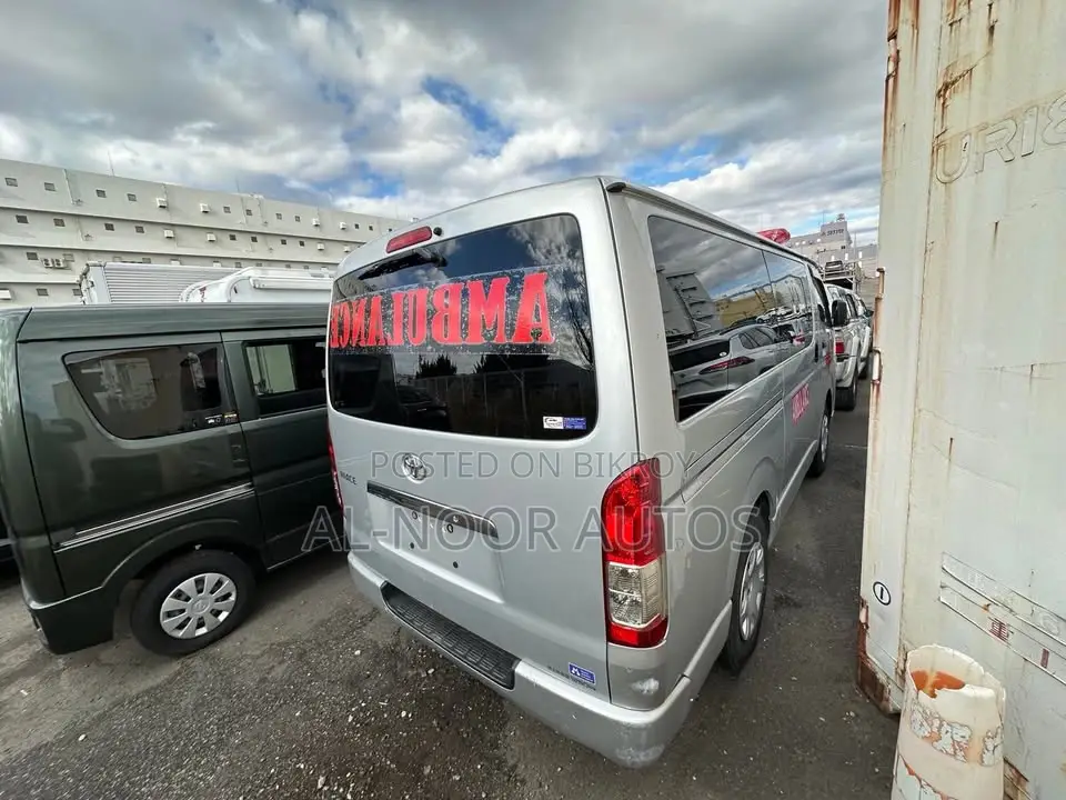 Toyota HiAce 2021 Silver