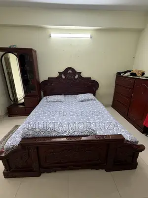 Elegant Wooden King Size Bed With Bedside Table – Excellent Condition