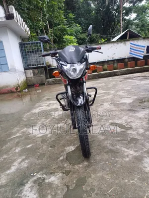 সুজুকি হায়াতে ২০১৫ লাল