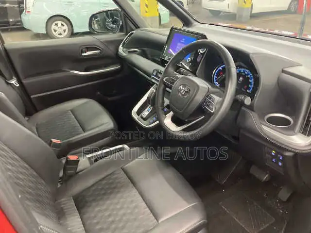 Toyota Noah 2022 Red