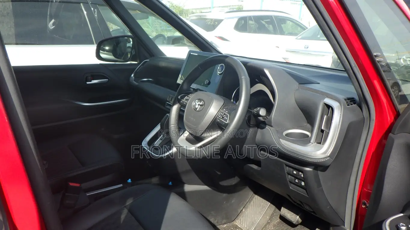 Toyota Noah 2022 Red