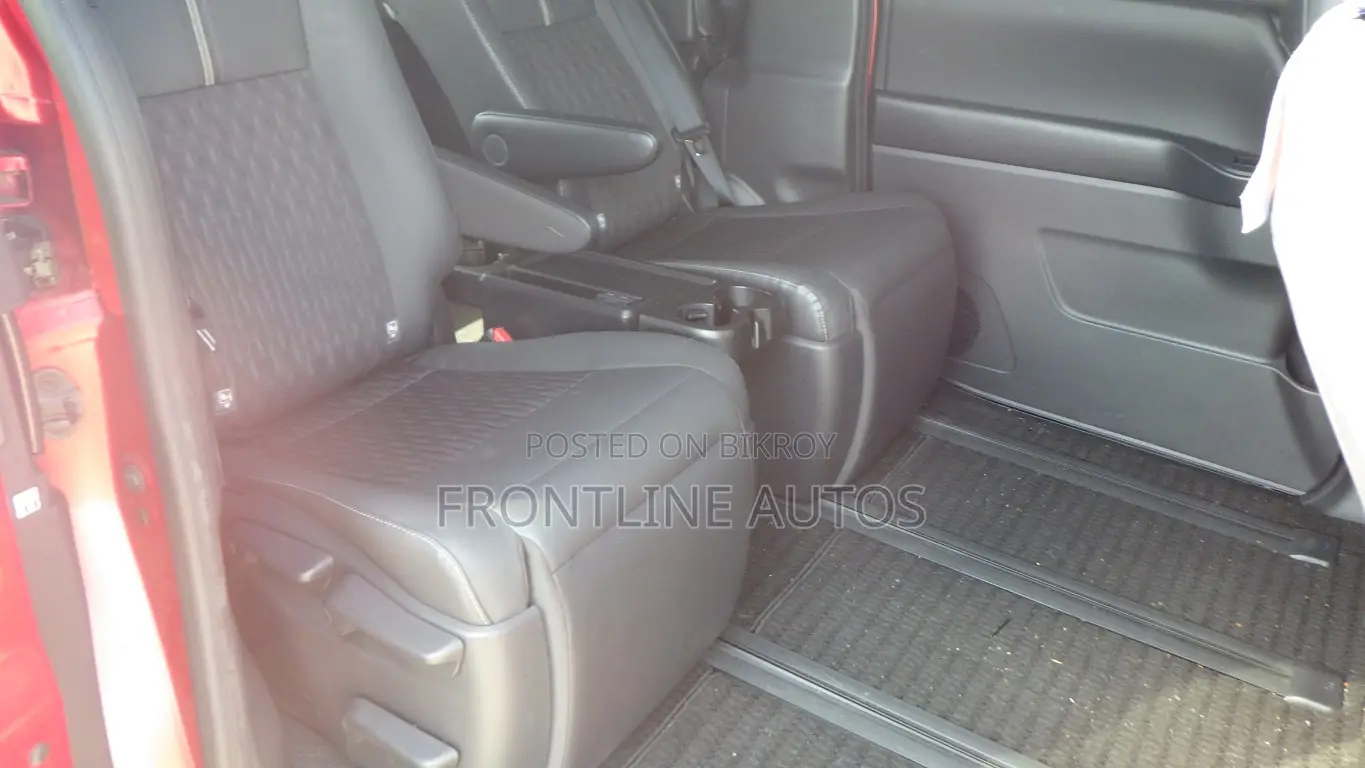 Toyota Noah 2022 Red