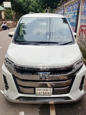 Toyota Noah 1.8 Front-Wheel Drive Hybrid (7-Seater) 2017 Pearl