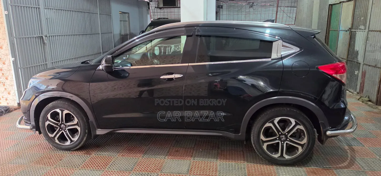 Honda Vezel 1.5 Two-Wheel Drive 2015 Black