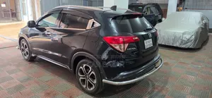 Honda Vezel 1.5 Two-Wheel Drive 2015 Black