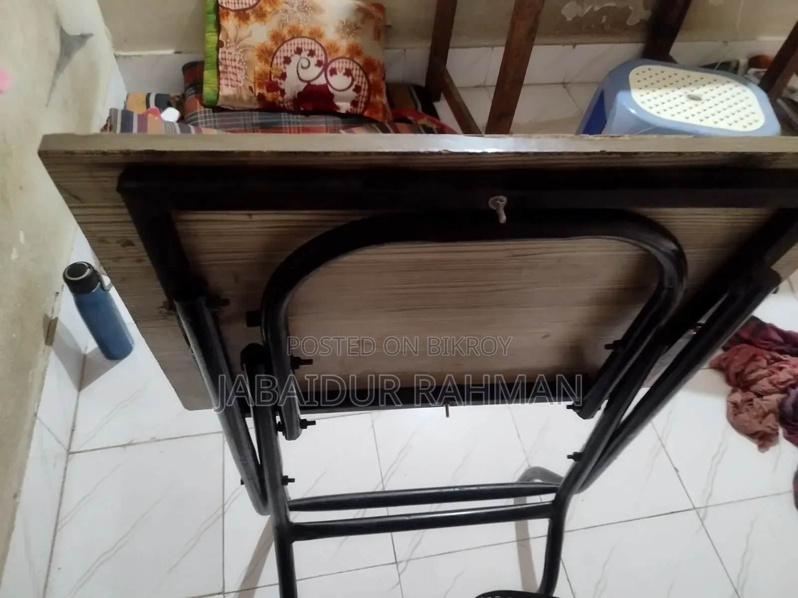 ফোল্ডিং টেবিল