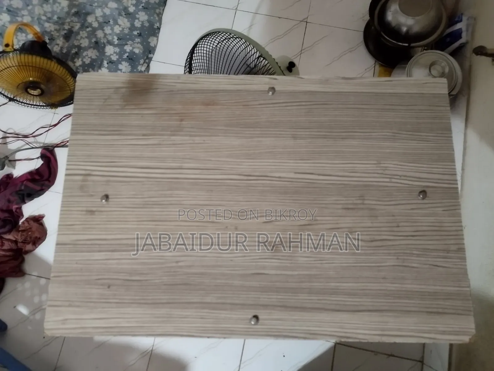 ফোল্ডিং টেবিল