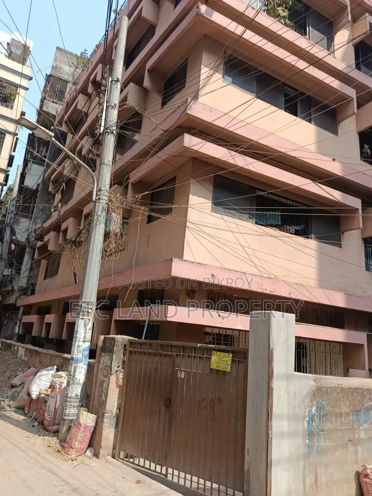 10-Bedroom House in Monipuri Para, Farmgate for Sale