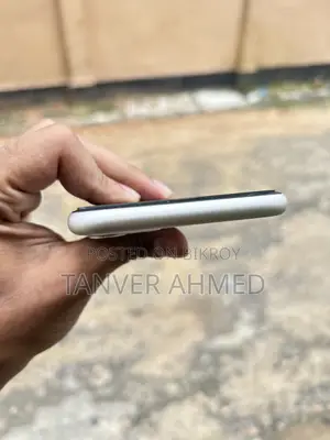 অ্যাপল আইফোন ১১ ৬৪ জিবি হোয়াইট