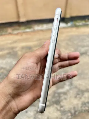 অ্যাপল আইফোন ১১ ৬৪ জিবি হোয়াইট
