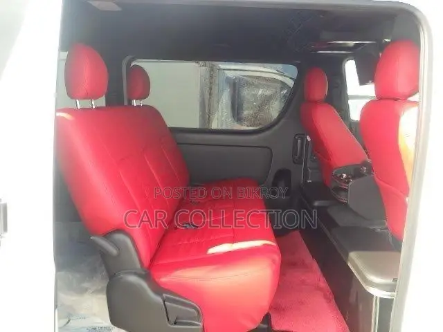 টয়োটা হাইয়েস ২০২৩ সাদা