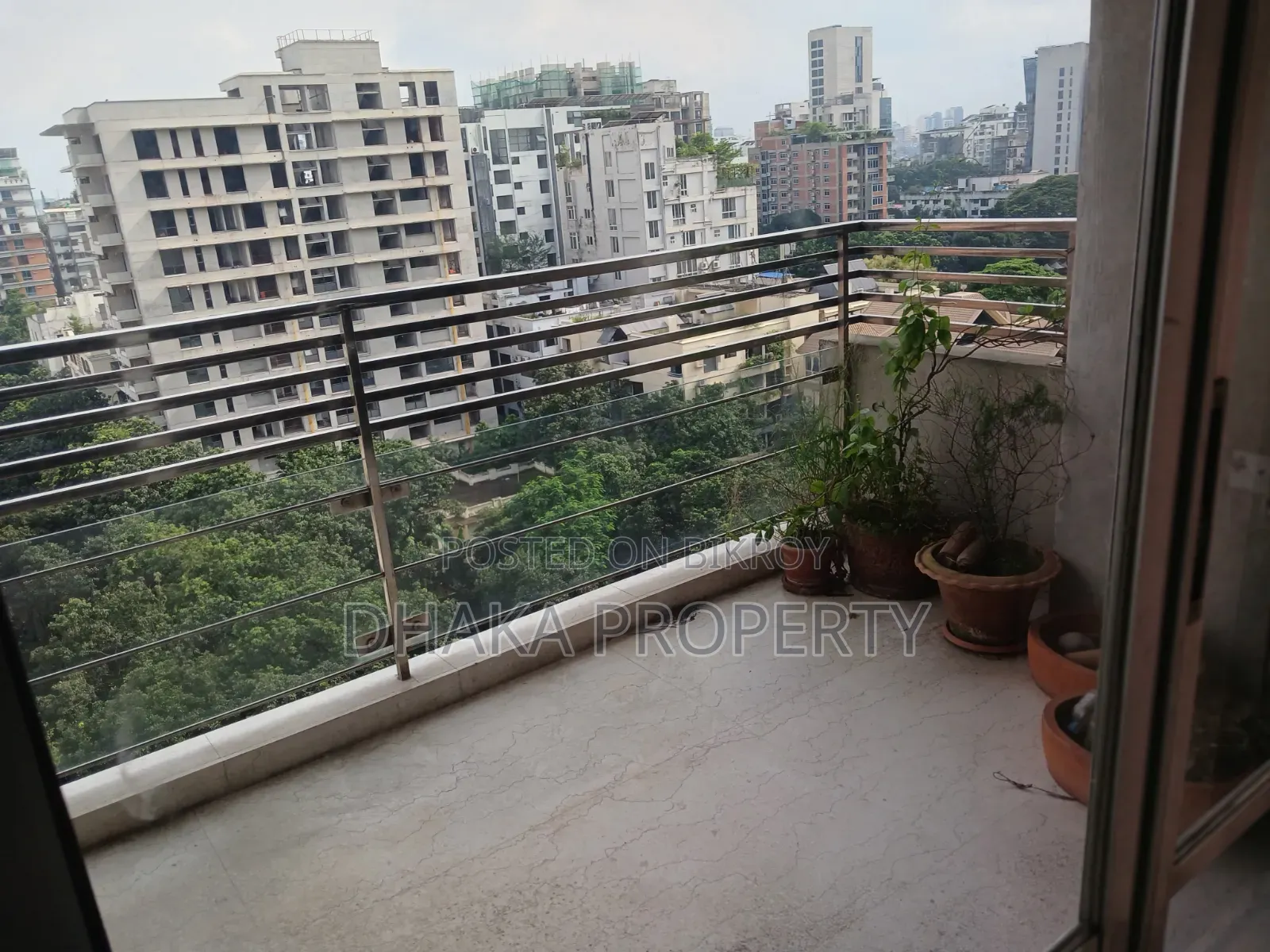 গুলশানে ৪ বেডরুমের অ্যাপার্টমেন্ট ভাড়ার জন্য
