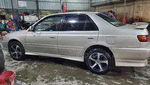 Toyota Corona Premio 1.6 Front-Wheel Drive 2000 Pearl