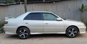 Toyota Corona Premio 1.6 Front-Wheel Drive 2000 Pearl