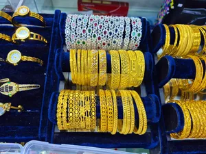 Bangle Collection
Let eye-catching golden bangles complete your festive look