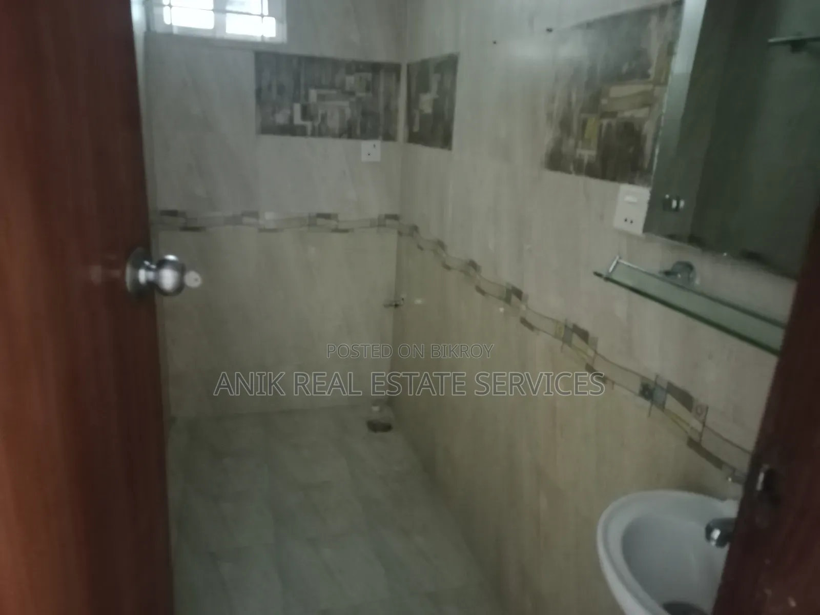 গুলশানের অনিক রিয়েল এস্টেটে ৩ বেডরুমের অ্যাপার্টমেন্ট ভাড়া দেওয়া হবে