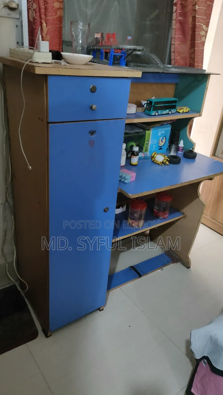 পড়ার টেবিল