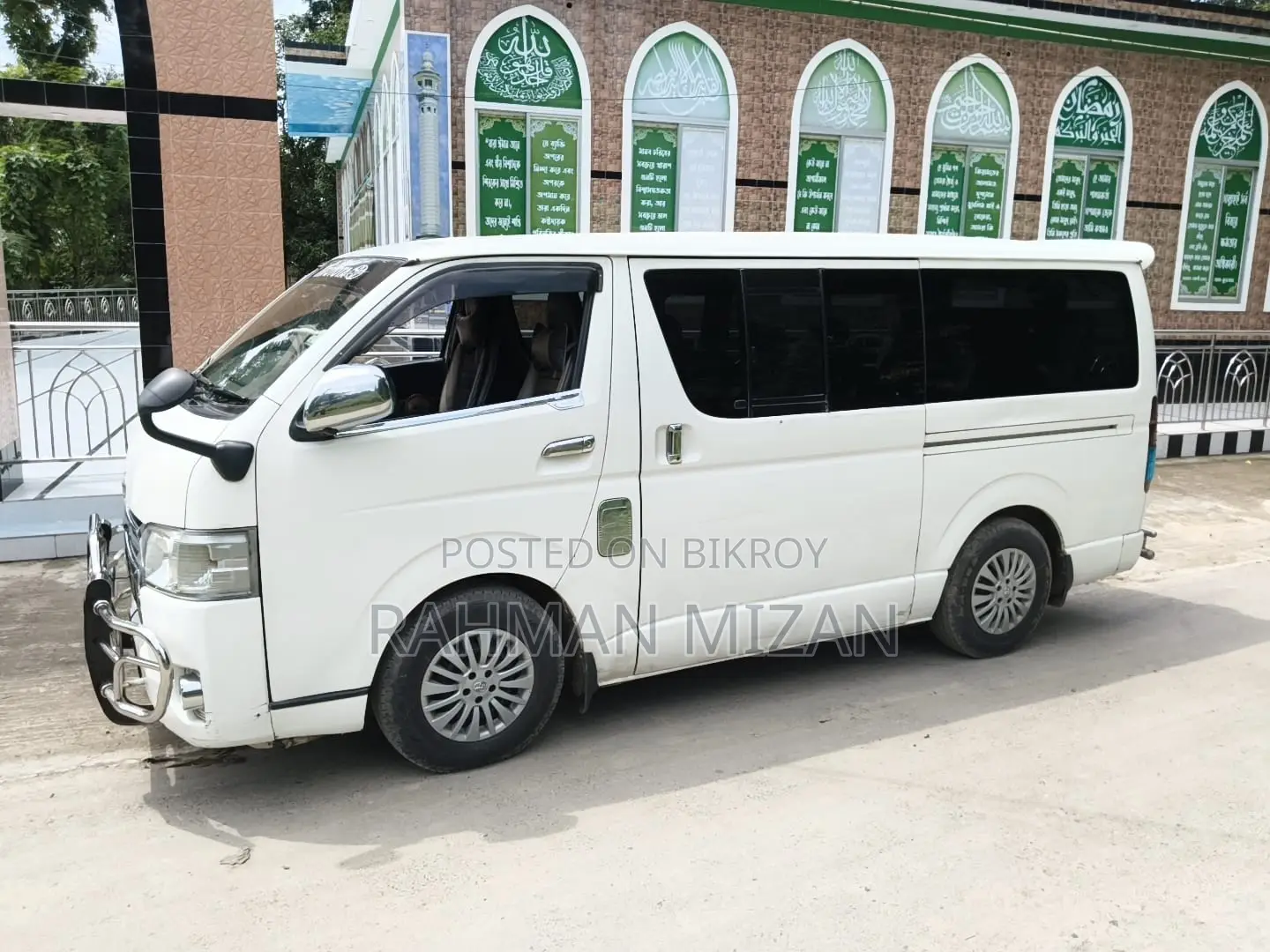 Toyota HiAce 2011 White
