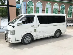 Toyota HiAce 2011 White