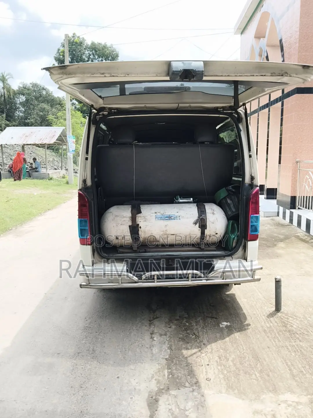 Toyota HiAce 2011 White