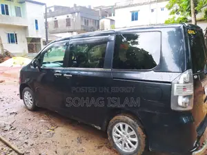 টয়োটা নোয়া ২.০ ১৪৩এইচপি ওয়াইওয়াই এফডব্লিউডি (৫ সিটার) ২০১১ ব্ল্যাক