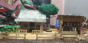 হাতেতৈরি শো-পিস, গ্রামীণ দৃশ্য, বাঁশের তৈরি ঘর, ঘর সাজানোর জিনিস, হোম ডেকর